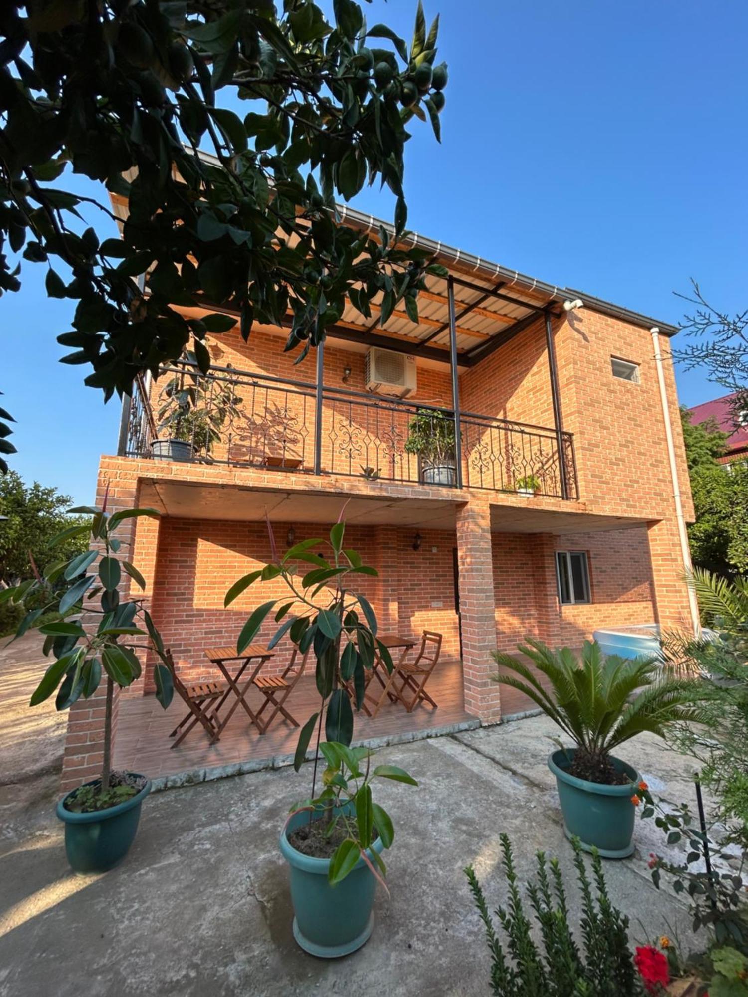 Greenview Guesthouse バトゥーミ エクステリア 写真