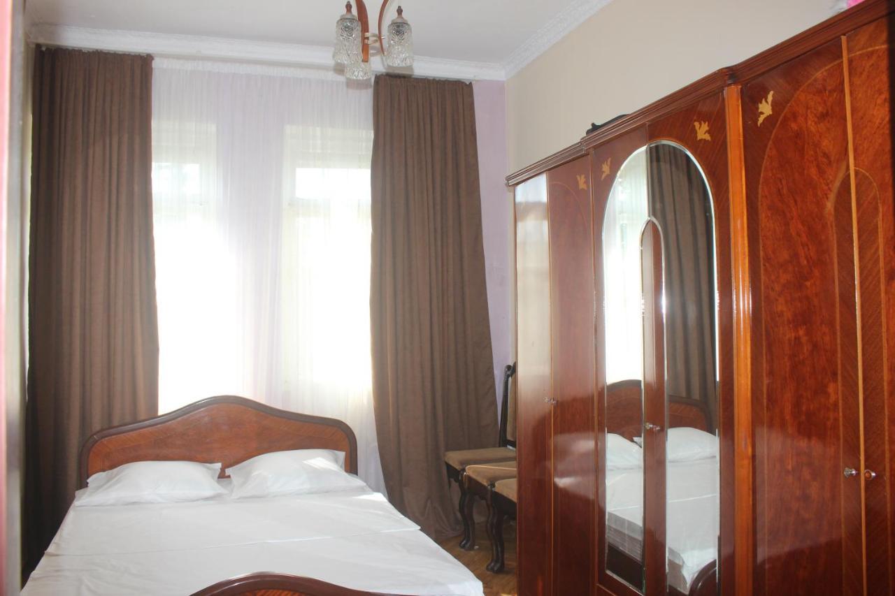 Greenview Guesthouse バトゥーミ エクステリア 写真