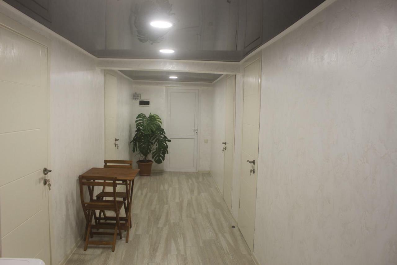 Greenview Guesthouse バトゥーミ エクステリア 写真