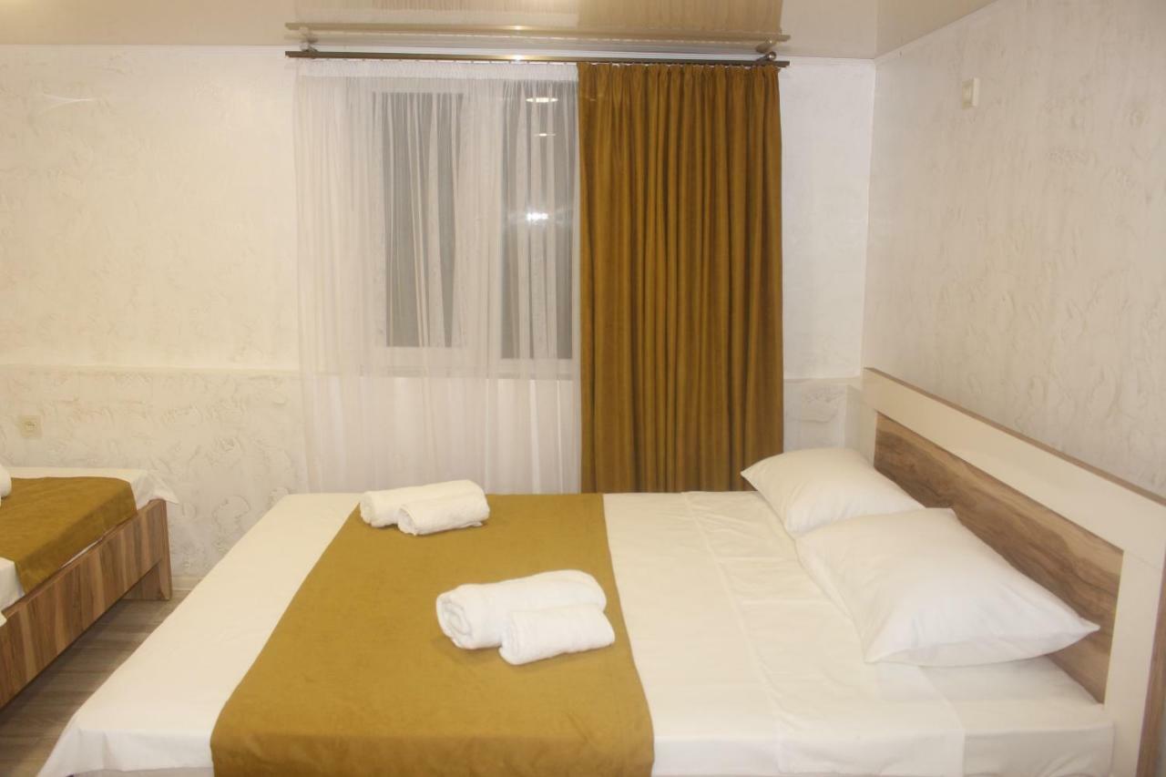 Greenview Guesthouse バトゥーミ エクステリア 写真