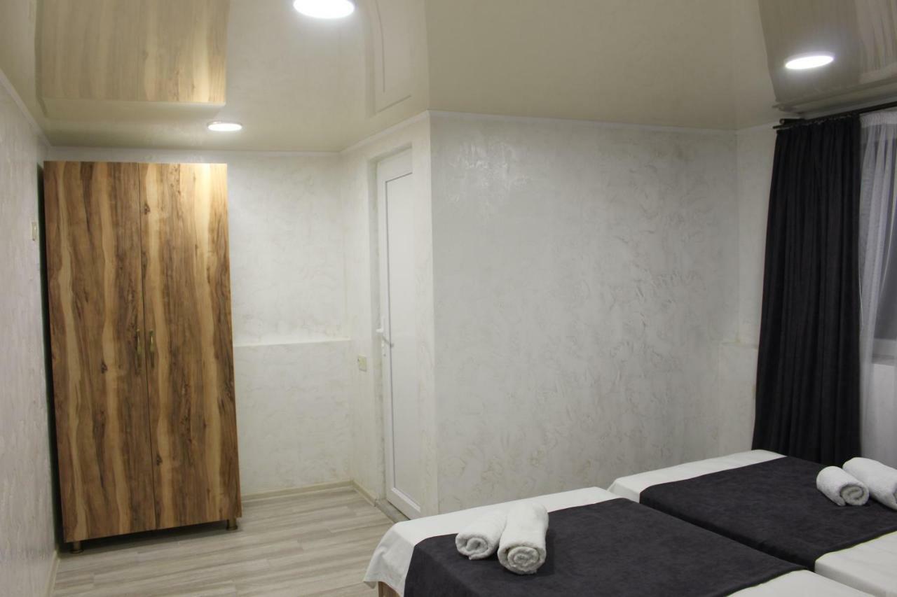 Greenview Guesthouse バトゥーミ エクステリア 写真