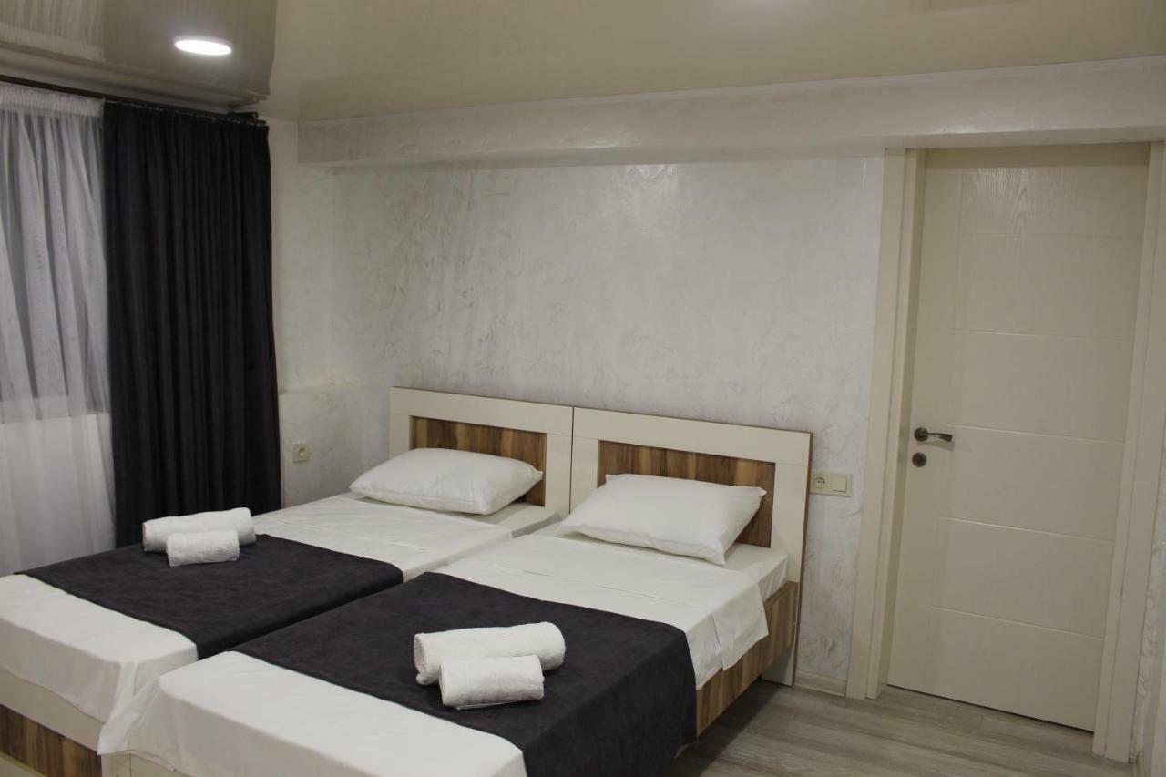Greenview Guesthouse バトゥーミ エクステリア 写真