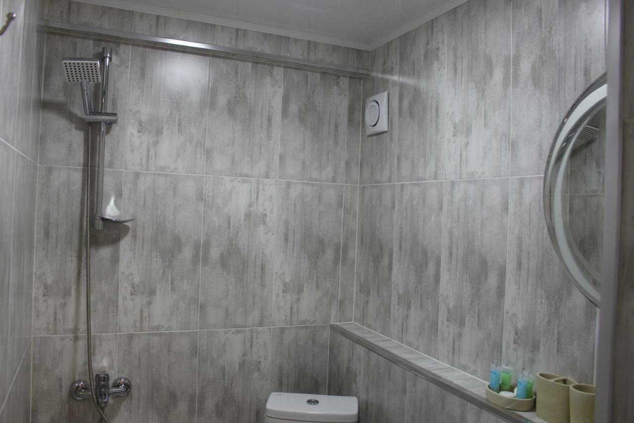 Greenview Guesthouse バトゥーミ エクステリア 写真