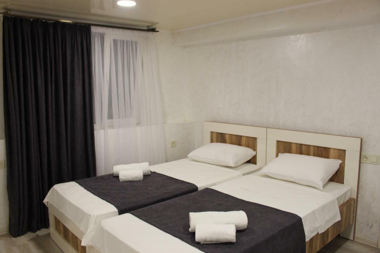 Greenview Guesthouse バトゥーミ エクステリア 写真