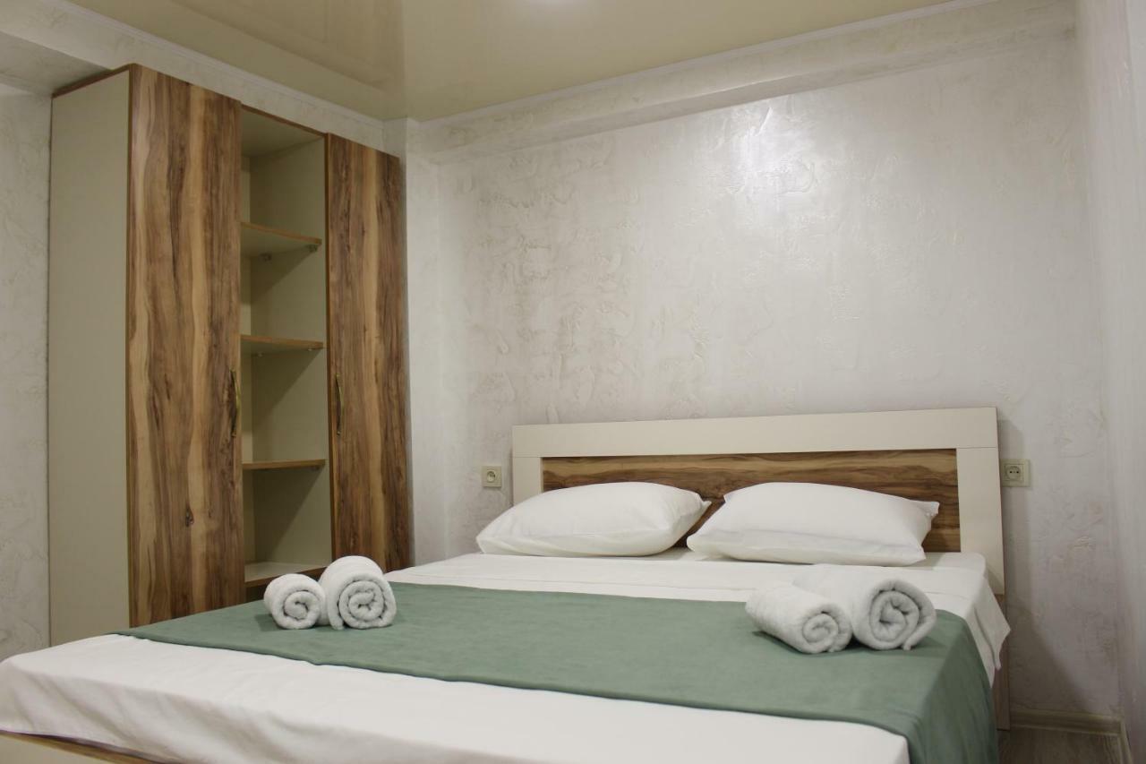 Greenview Guesthouse バトゥーミ エクステリア 写真