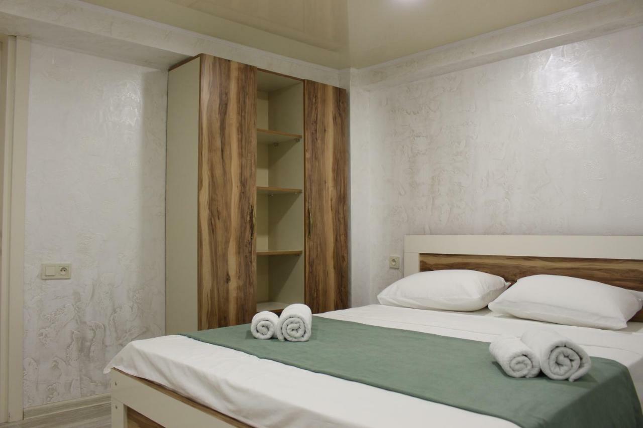 Greenview Guesthouse バトゥーミ エクステリア 写真