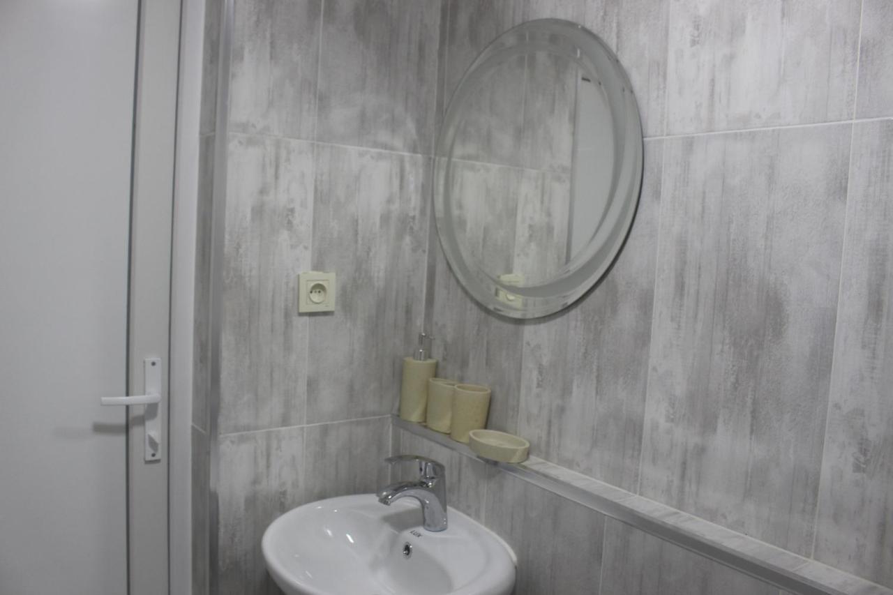 Greenview Guesthouse バトゥーミ エクステリア 写真